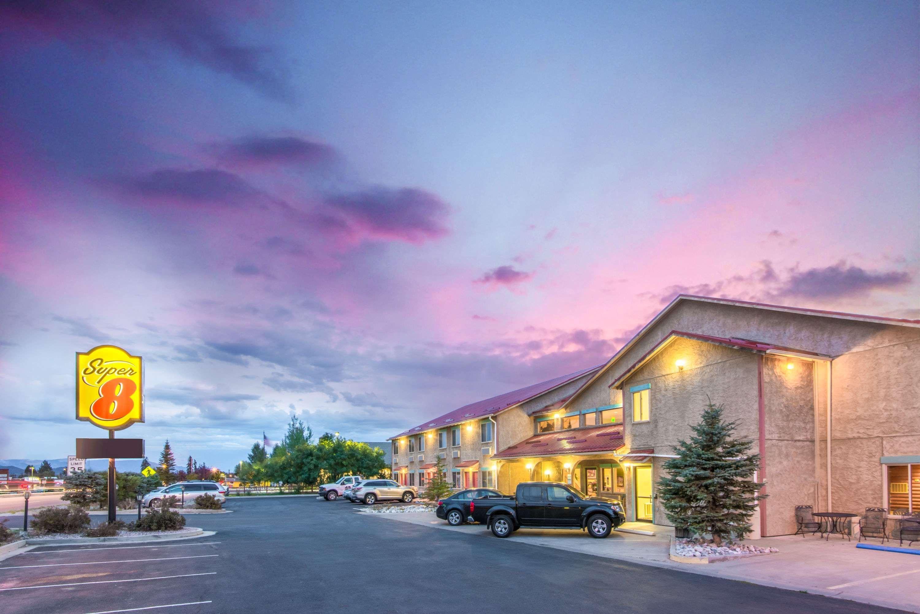 Super 8 By Wyndham Buena Vista Hotel Exterior photo